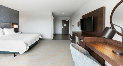 Hampton Inn & Suites Beauport Room Type - KNG ACC TUB FRDG SFBD NS