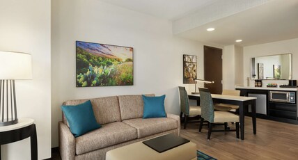 Embassy Suites by Hilton San Antonio Landmark Room Type - 1 KING BED ONE ROOM SUITE