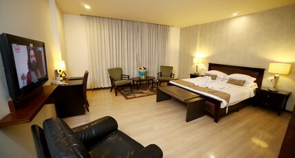 Hotel M1 Room Type - Junior Suite with Bathtub