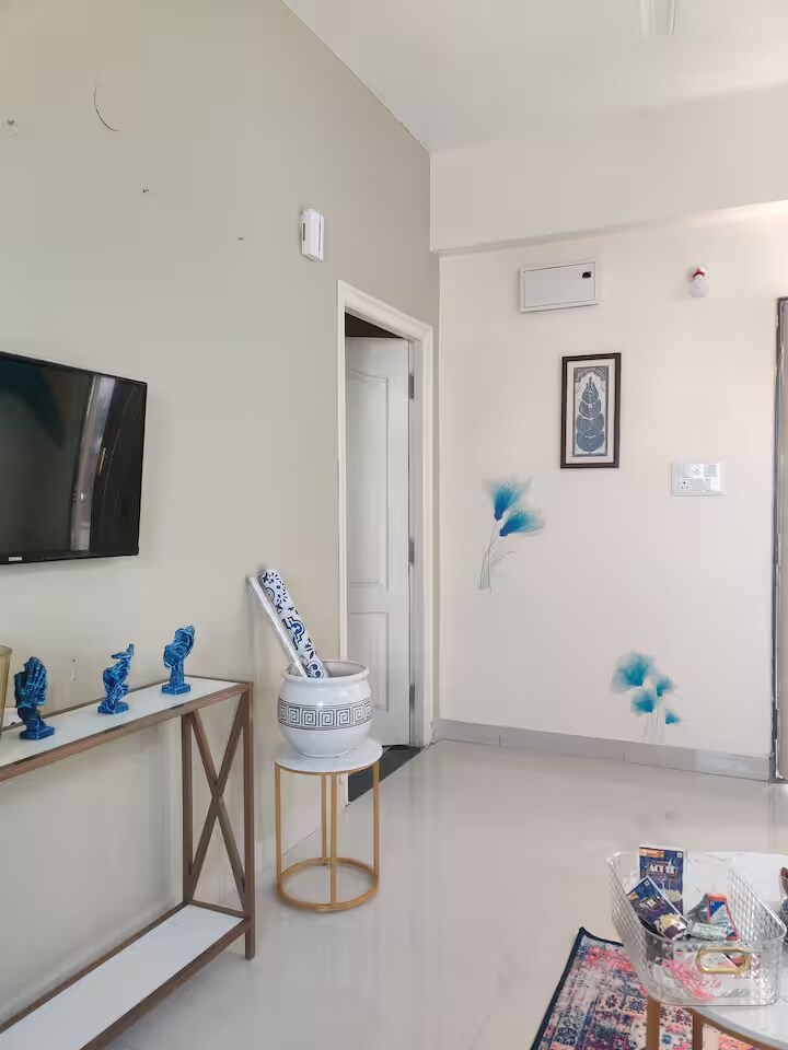 Usconsulate-2km Private1BHK-Penthouse-House of Sky - Tap to explore photos