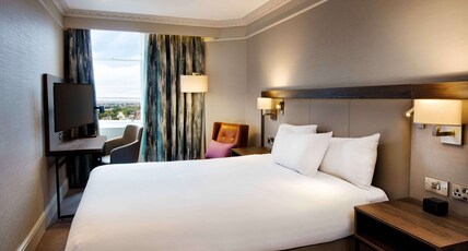 Hilton Edinburgh Carlton Room Type - QUEEN GUEST ROOM