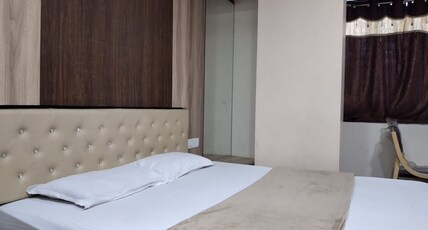 Hotel Golden Room Type - Deluxe AC