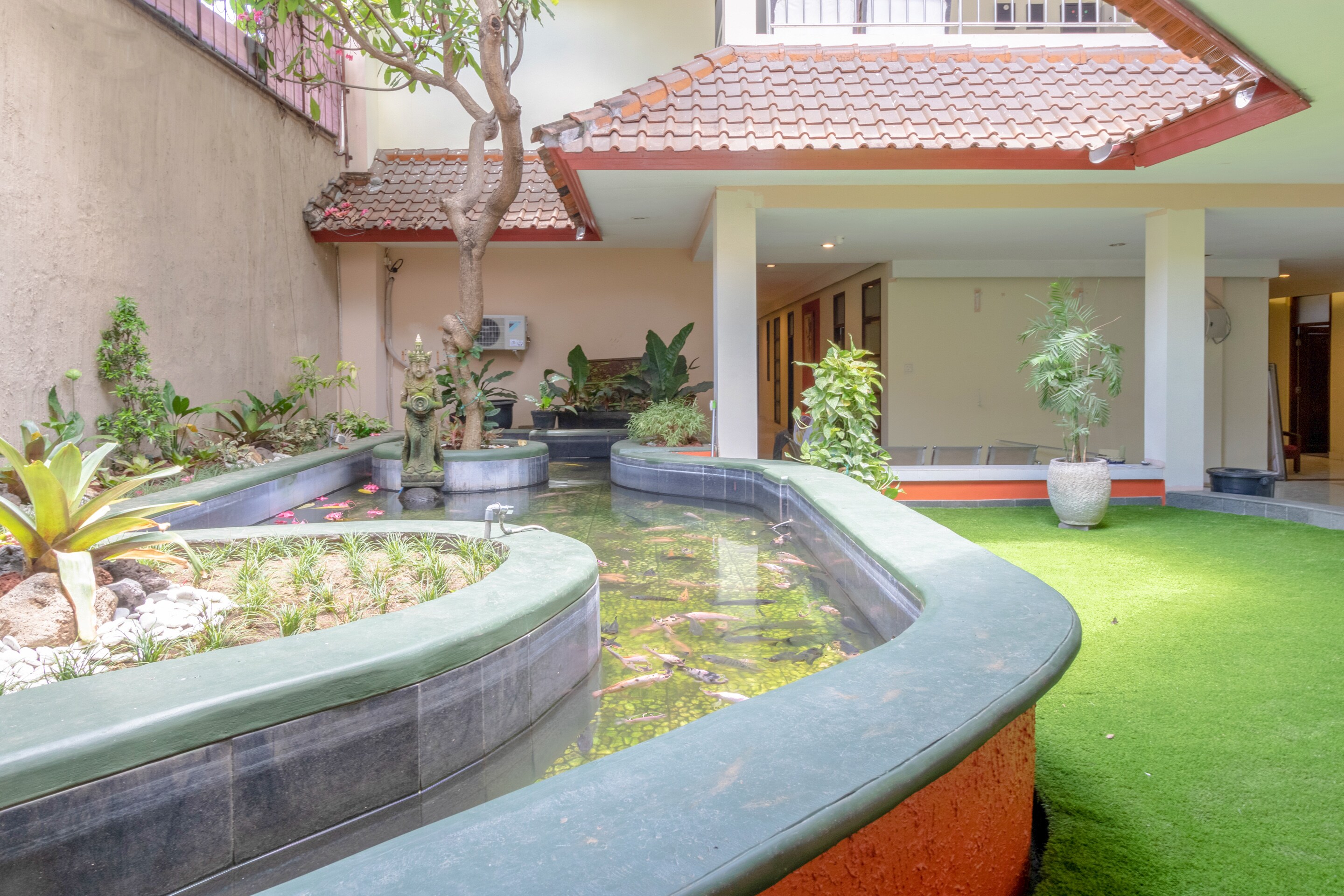 Flagship 2688 Guntur Hotel - Tap to explore photos
