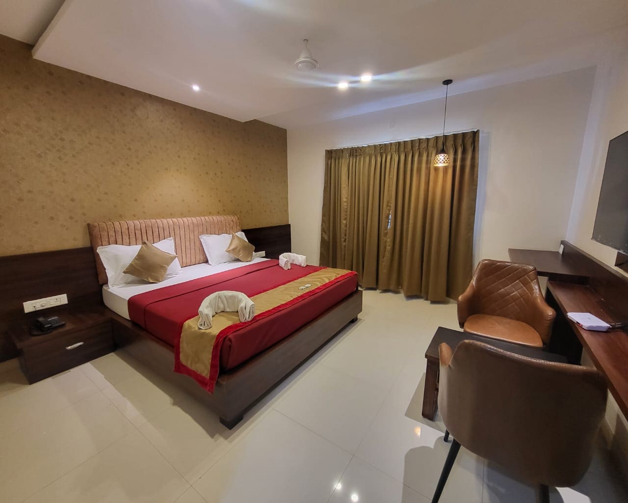 Hotel Red Fort Lodging And Boarding Restaurant - Tap to explore photos