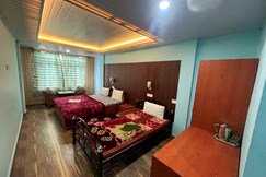 Hotel Little Hut - 550 mts from Mall Road