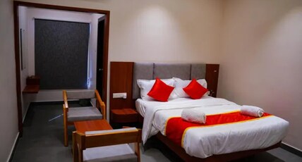 FabHotel A Square Room Type - Deluxe Room