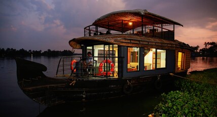 Upper Deck Houseboats Room Type - 1 Bedroom Private Deluxe Houseboat Ac time 8 PM to 6 AM Upper Deck Houseboats Room Type - 1 Bedroom Private Deluxe Houseboat Ac time 8 PM to 6 AM