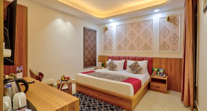 Qotel Signature - Golf Course Road Room Type - Deluxe Room with Work Desk & Mini Bar Qotel Signature - Golf Course Road Room Type - Deluxe Room with Work Desk & Mini Bar
