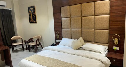 Hotel Asha & Banquet Room Type - Deluxe Room