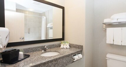 Holiday Inn Express FORT ST JOHN Room Type - 1 Queen 1 Bunk Bed Suite