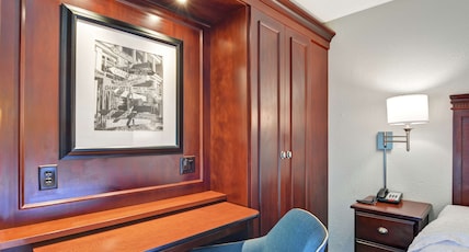 Hampton Inn by Hilton Charlotte-Gastonia Room Type - 1 QN ACC ROLLIN SHWR NS