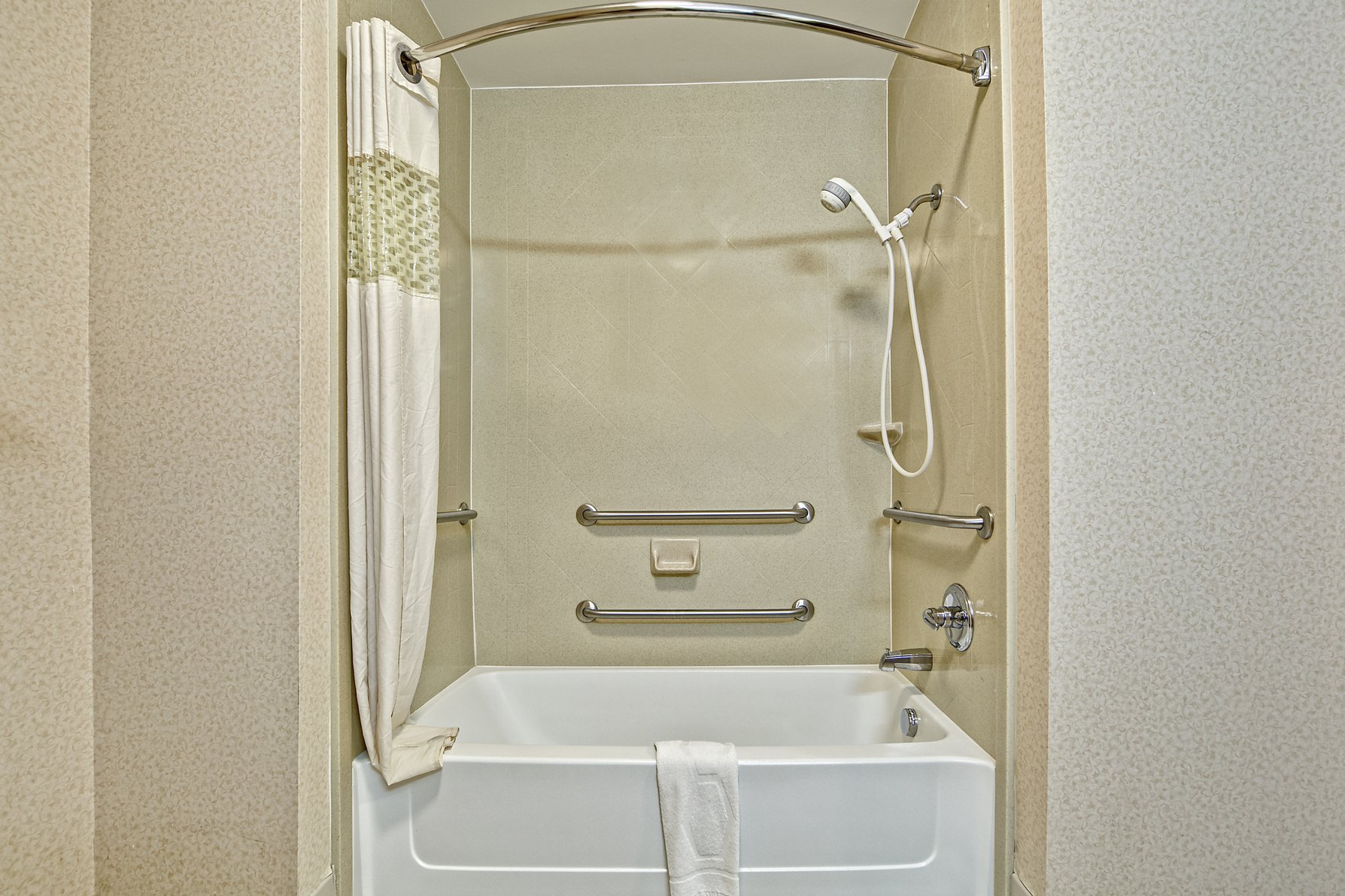 Hampton Inn by Hilton Quincy - Tap to explore photos