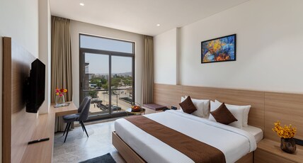7 Rays hotel Room Type - Deluxe City view with Balcony