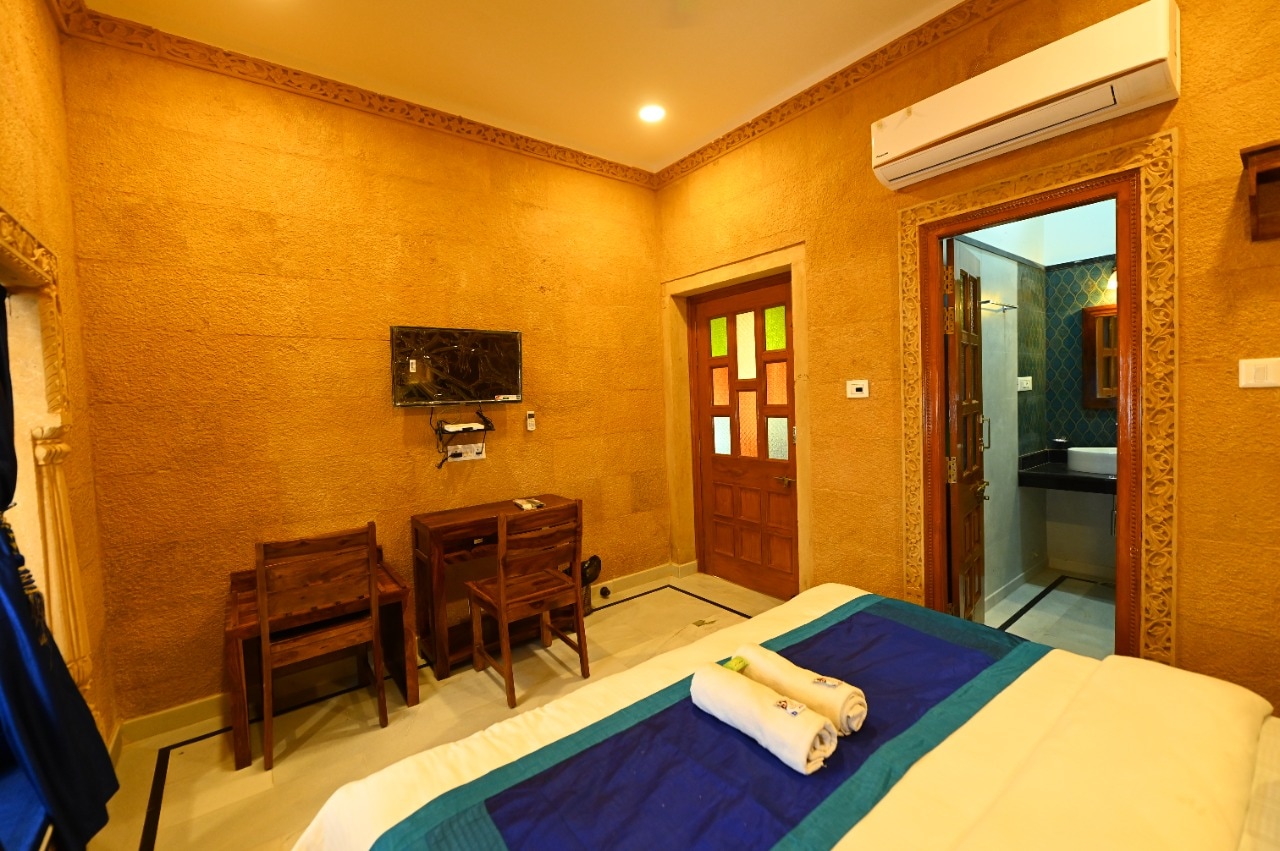 Gaji Hotel - Tap to explore photos