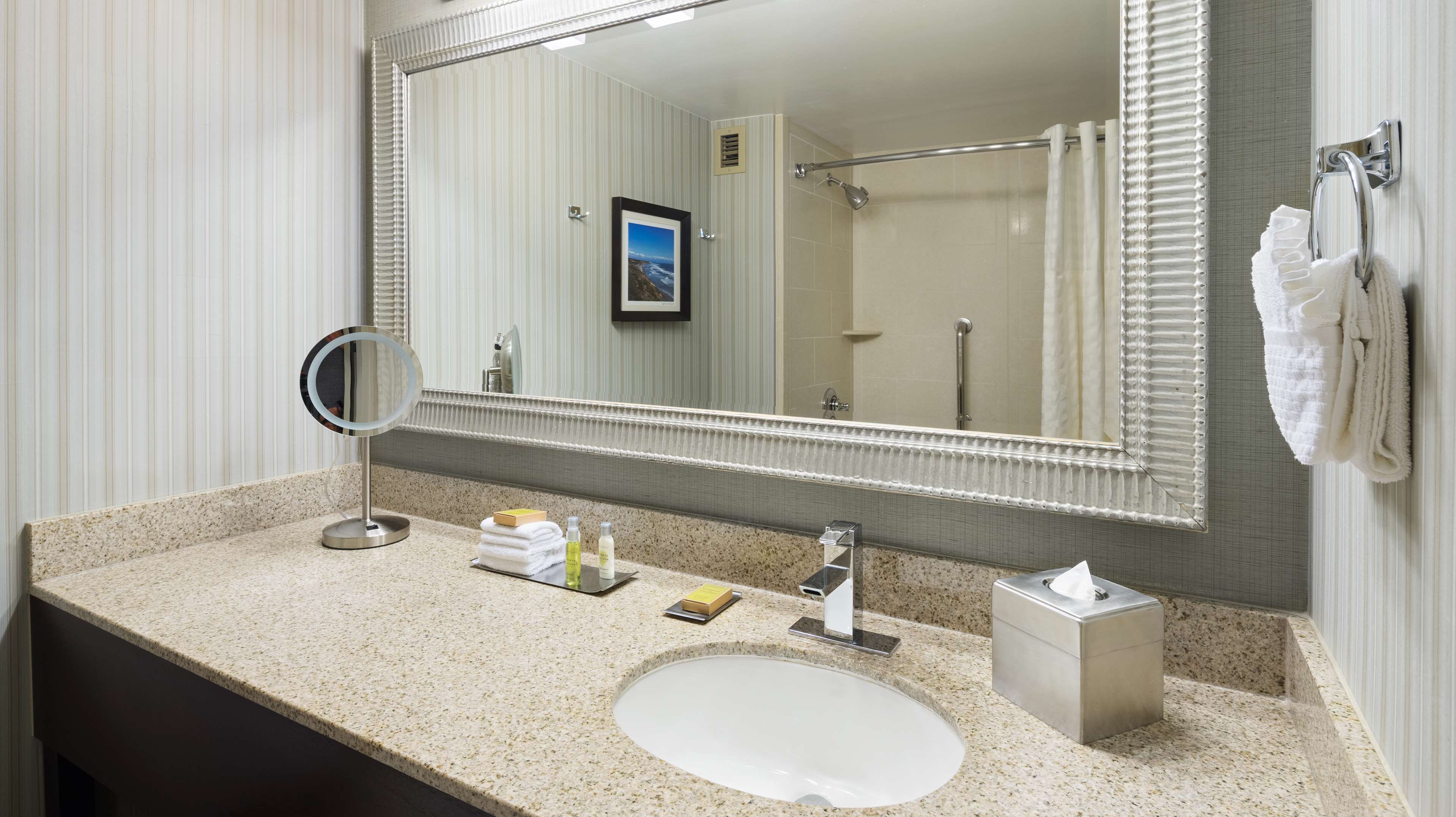 DoubleTree by Hilton San Diego - Del Mar - Tap to explore photos
