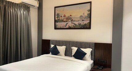 HOTEL GODWIN Room Type - Deluxe Double Bed Room