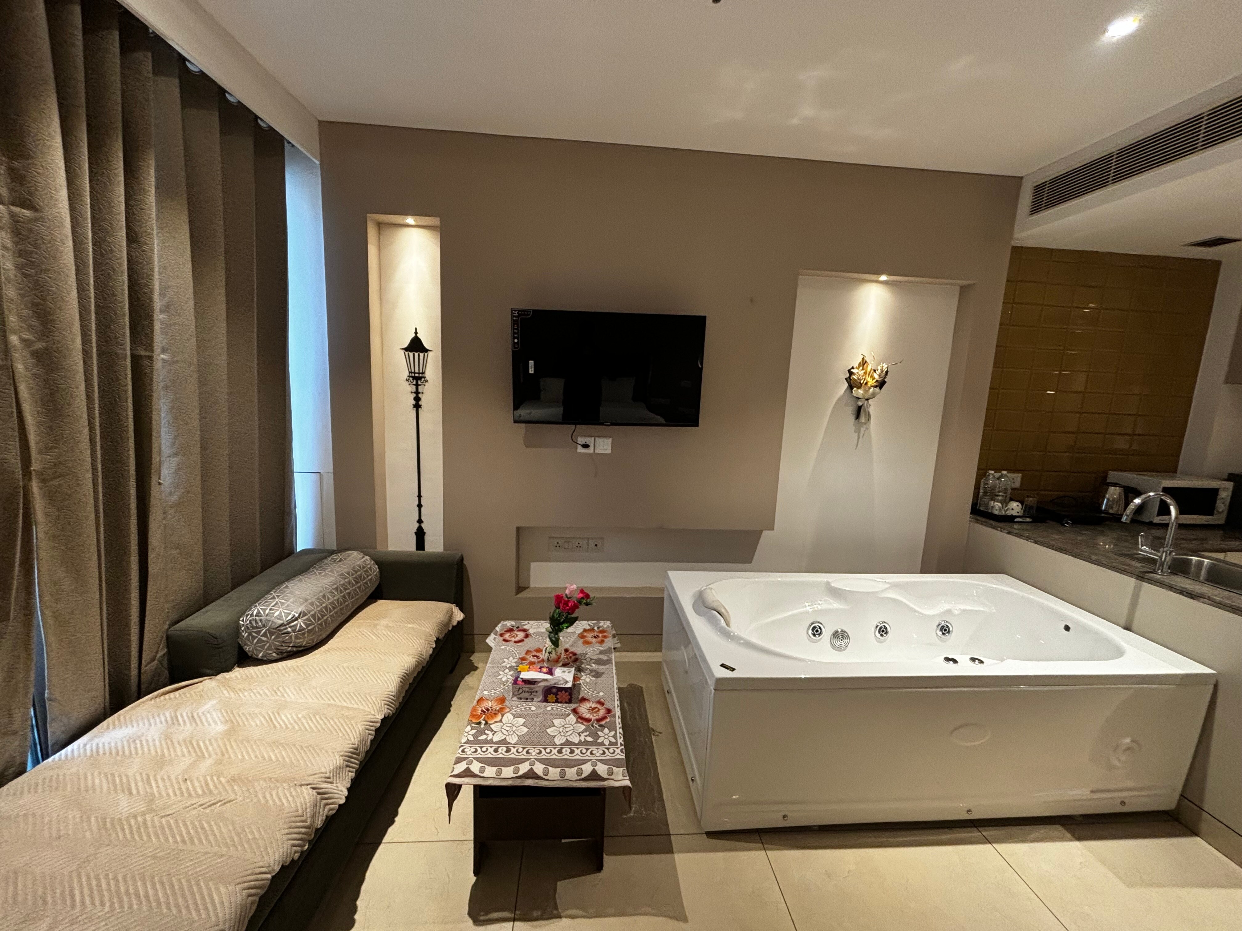 Manu hotels - Tap to explore photos