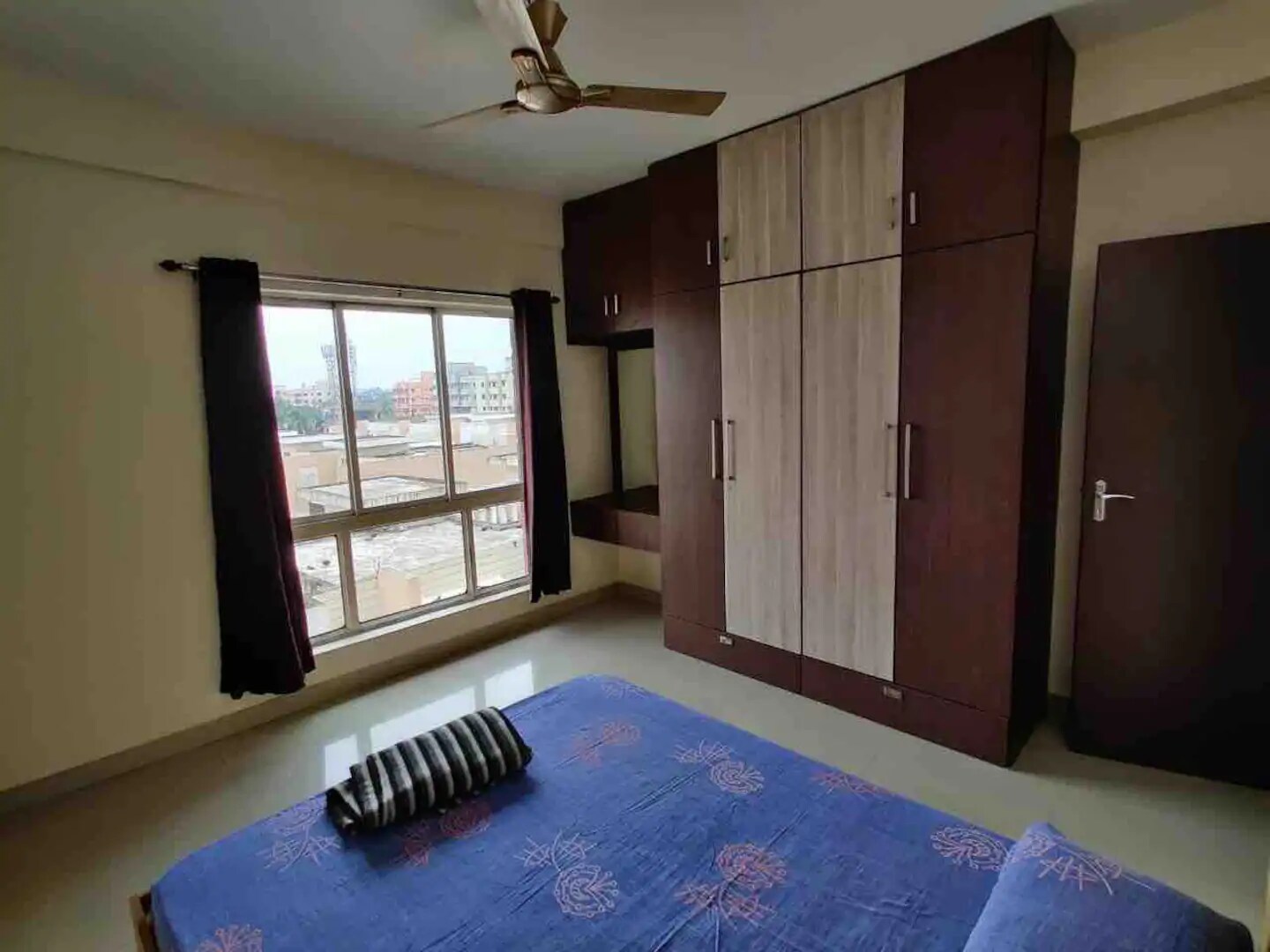 Modern amenities with bright, spacious, cozy rooms - Tap to explore photos