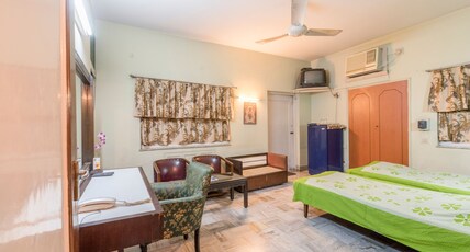 SAROJDEEP GUEST HOUSE Room Type - SUPER AC DELUXE ROOM