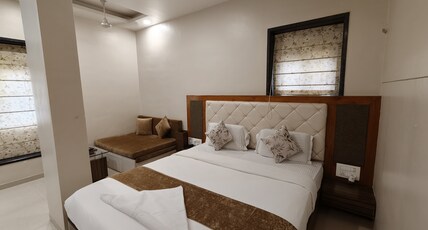 Hotel Raj Palace Room Type - Executive Deluxe Room Hotel Raj Palace Room Type - Executive Deluxe Room