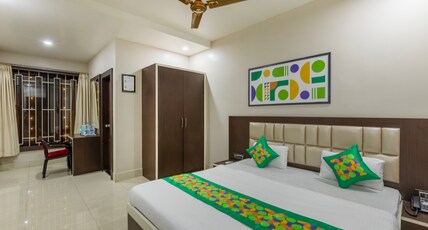 Treebo The Golden Sands, Bistupur Room Type - Deluxe Room