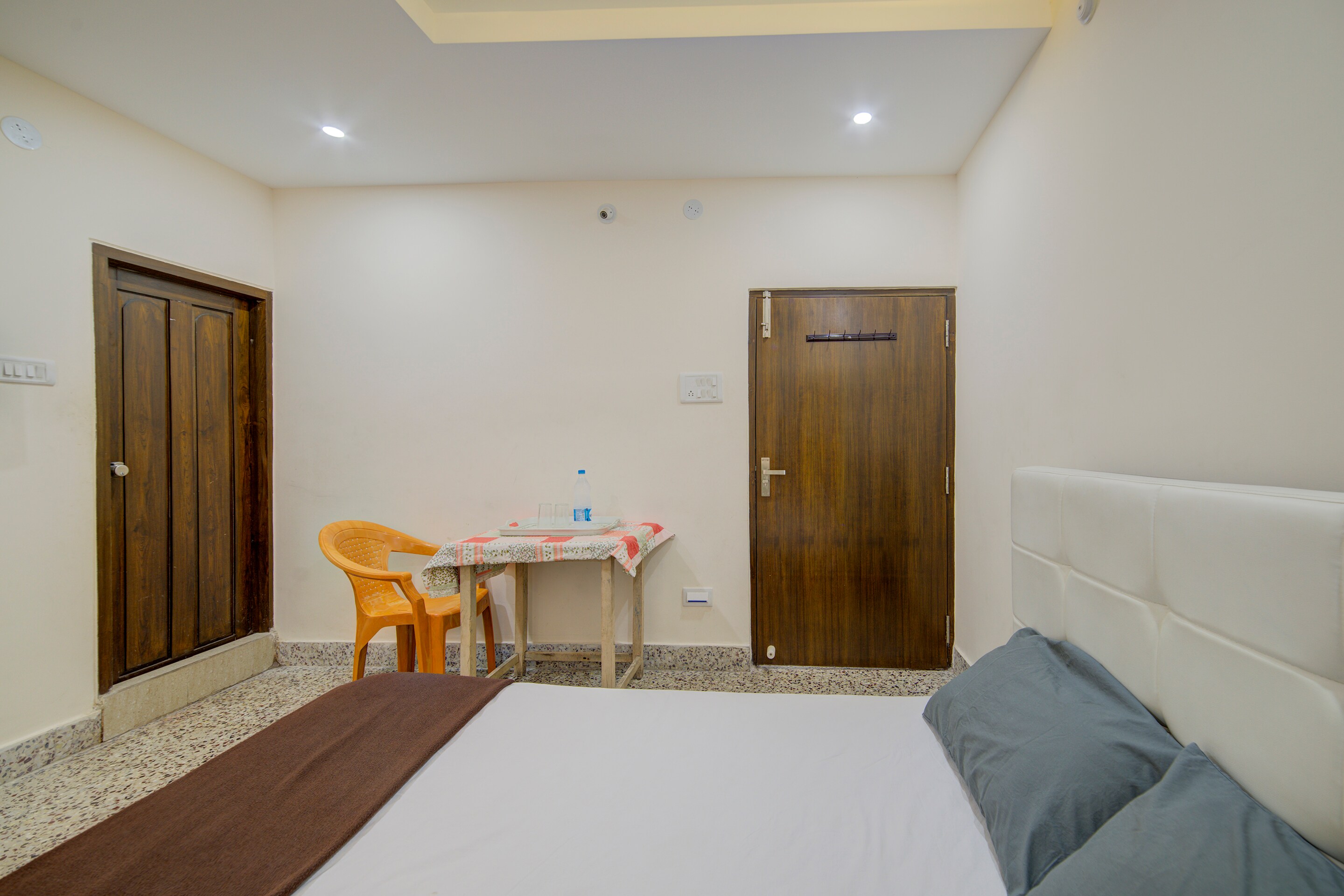 Amaan Service Apartment - Tap to explore photos