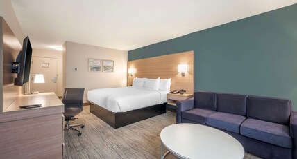 Best Western River Cities Room Type - 1 King Bed, Non-Smoking, Sofa, Microwave And Refrigerator, Wi-Fi, Walk In Shower, Full Breakfast Best Western River Cities Room Type - 1 King Bed, Non-Smoking, Sofa, Microwave And Refrigerator, Wi-Fi, Walk In Shower, Full Breakfast