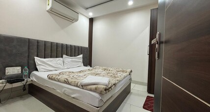 GREEN WAY HOTEL AND RESTAURANT Room Type - Deluxe Room