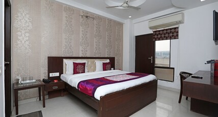 Hotel Flora Inn Room Type - Deluxe Double Room (2 Adults + 1 Child)