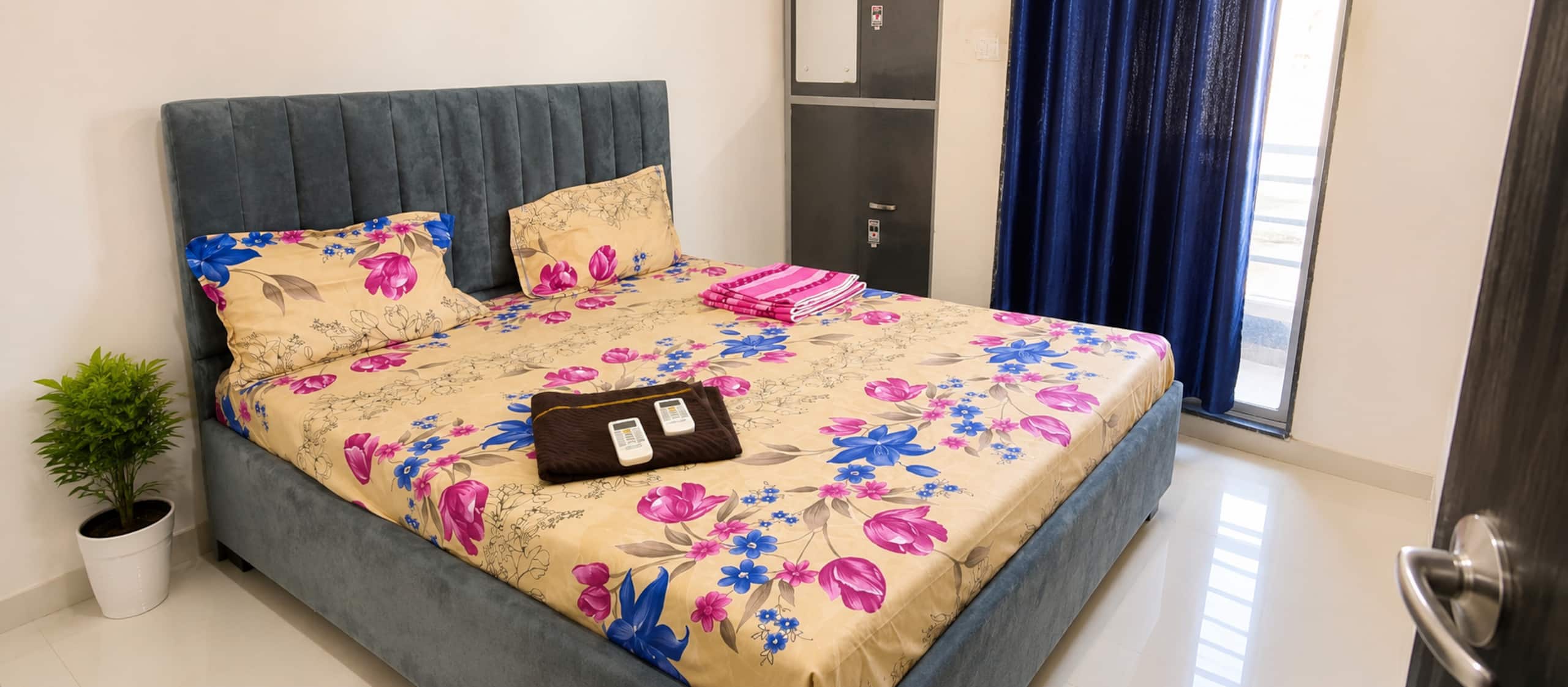 Luxe Nest Near Hiranandani - Tap to explore photos