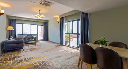 Manhattan Business Hotel Room Type - Manhattan Presidential Suite Room with Balcony and Terrace - Ocean View Manhattan Business Hotel Room Type - Manhattan Presidential Suite Room with Balcony and Terrace - Ocean View