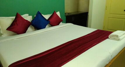 Manyu Comforts Room Type - King Bed Room with City View