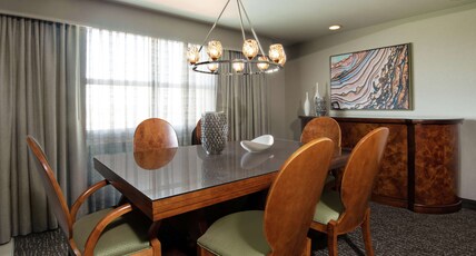 Embassy Suites by Hilton Northwest Arkansas Room Type - 1 KING PRESIDENTIAL SUITE
