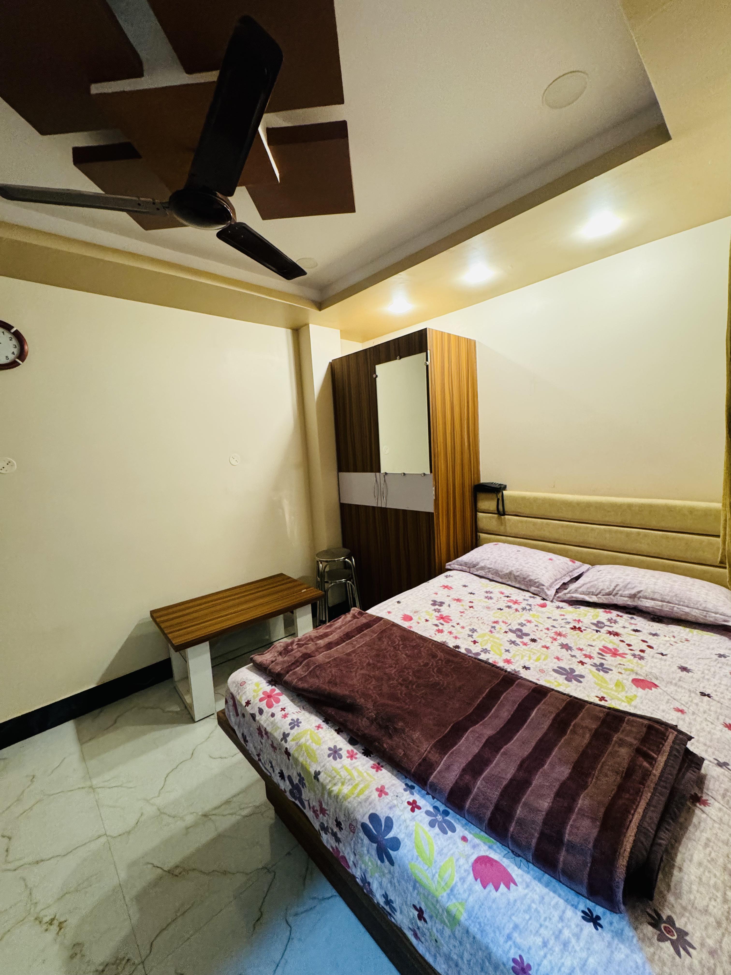Jagat janani rooms & dormitory - Tap to explore photos