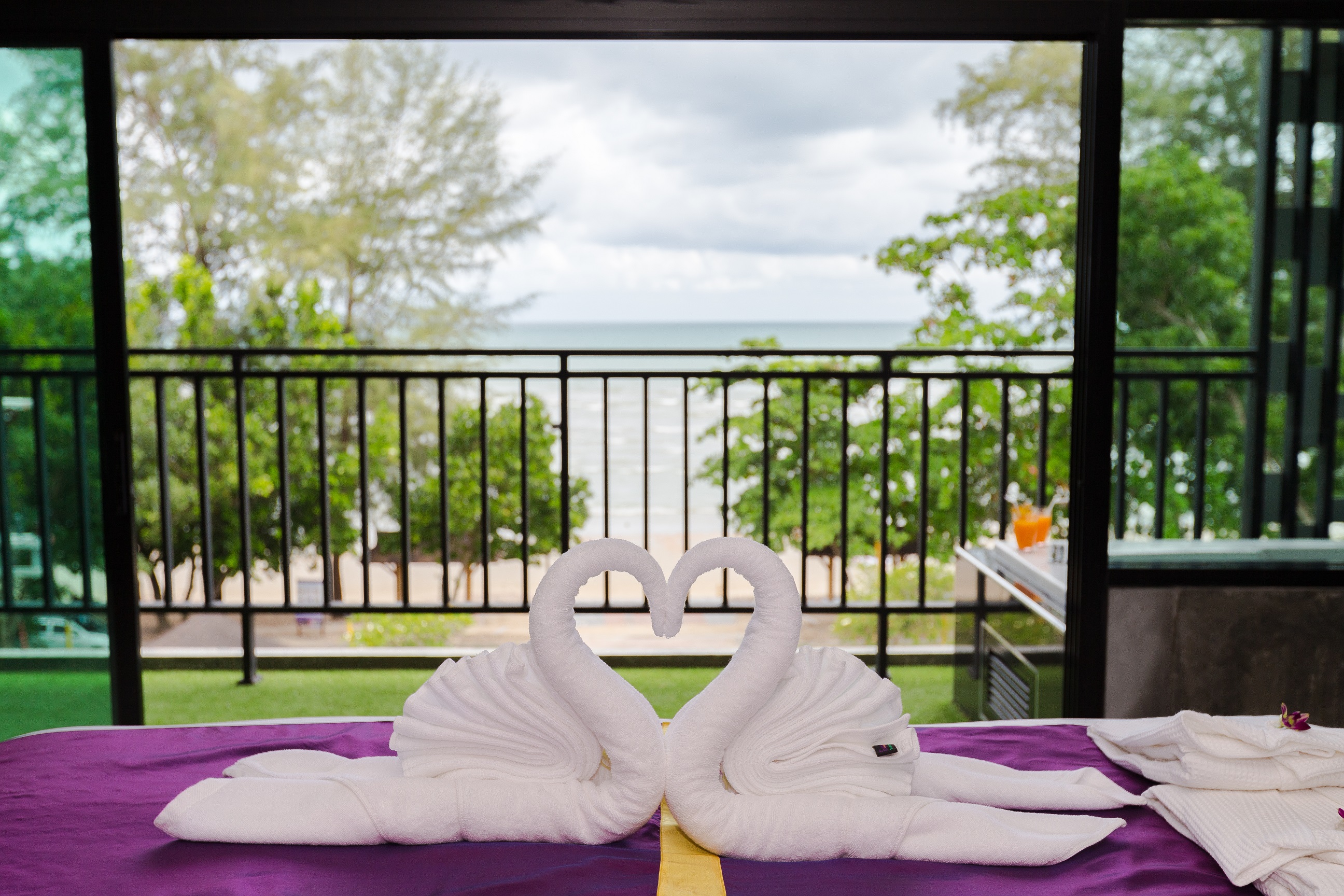 Maneetel Krabi Beachfront - Tap to explore photos