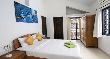 Pixy Homestay Room Type - Queen Bed with Private Balcony Room