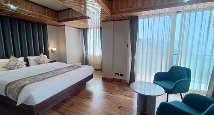 Tharchin Retreat Room Type - Kanchenjunga View Room