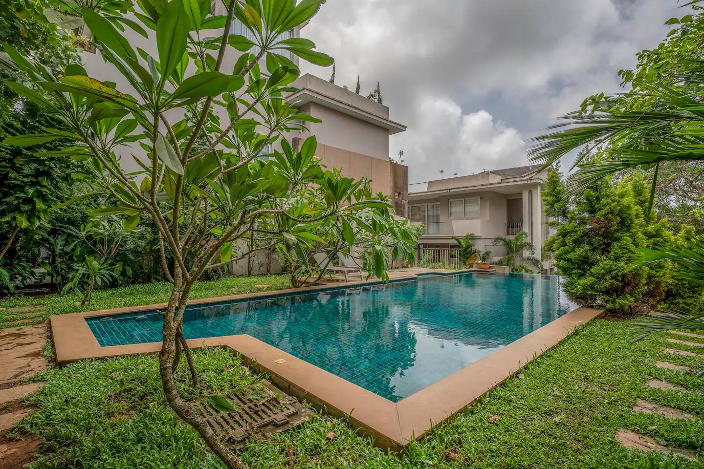 Cosmos Oasis by Da Alohas, Luxury 2BHK at Candolim - Tap to explore photos