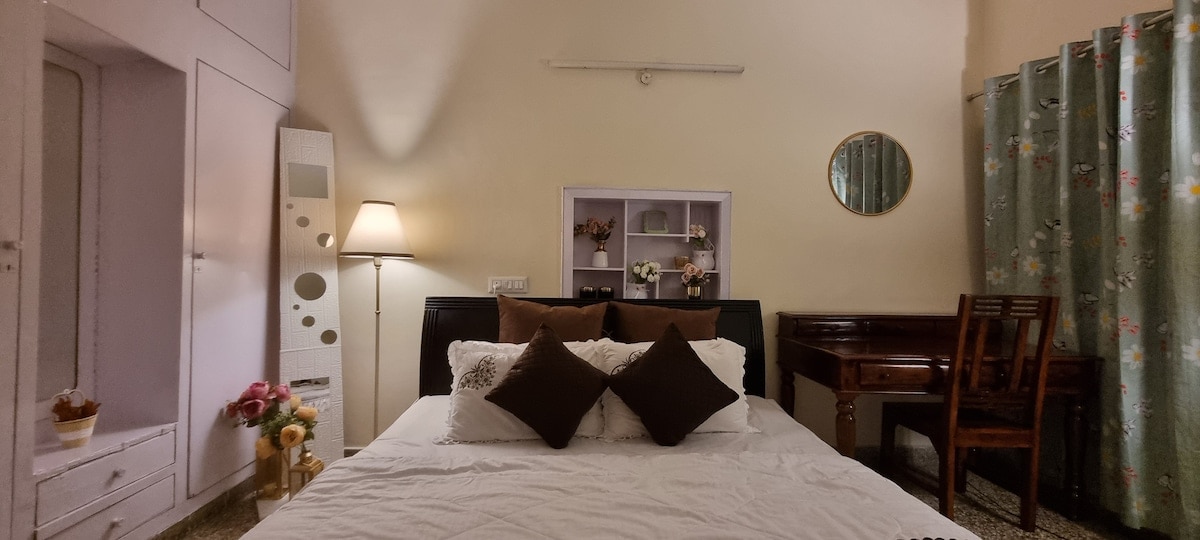 The Moonvale Cottage A Victorian Theme Stay - Tap to explore photos