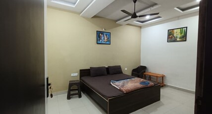 Hotel Shriji Nikunj Room Type - Quadruple Room with 2 Double Bed