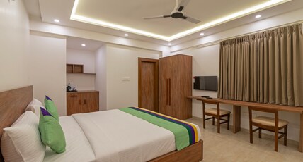 Treebo Global Stay, Jayanagar Room Type - Deluxe Room With Balcony