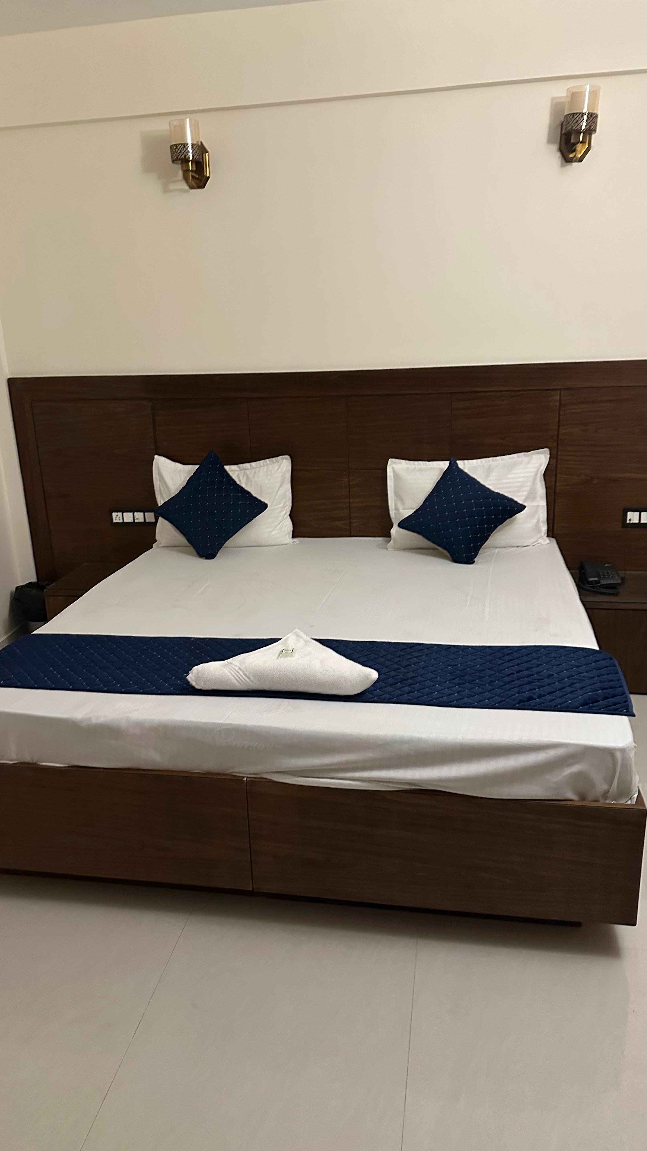 HOTEL ESS 8 - Tap to explore photos