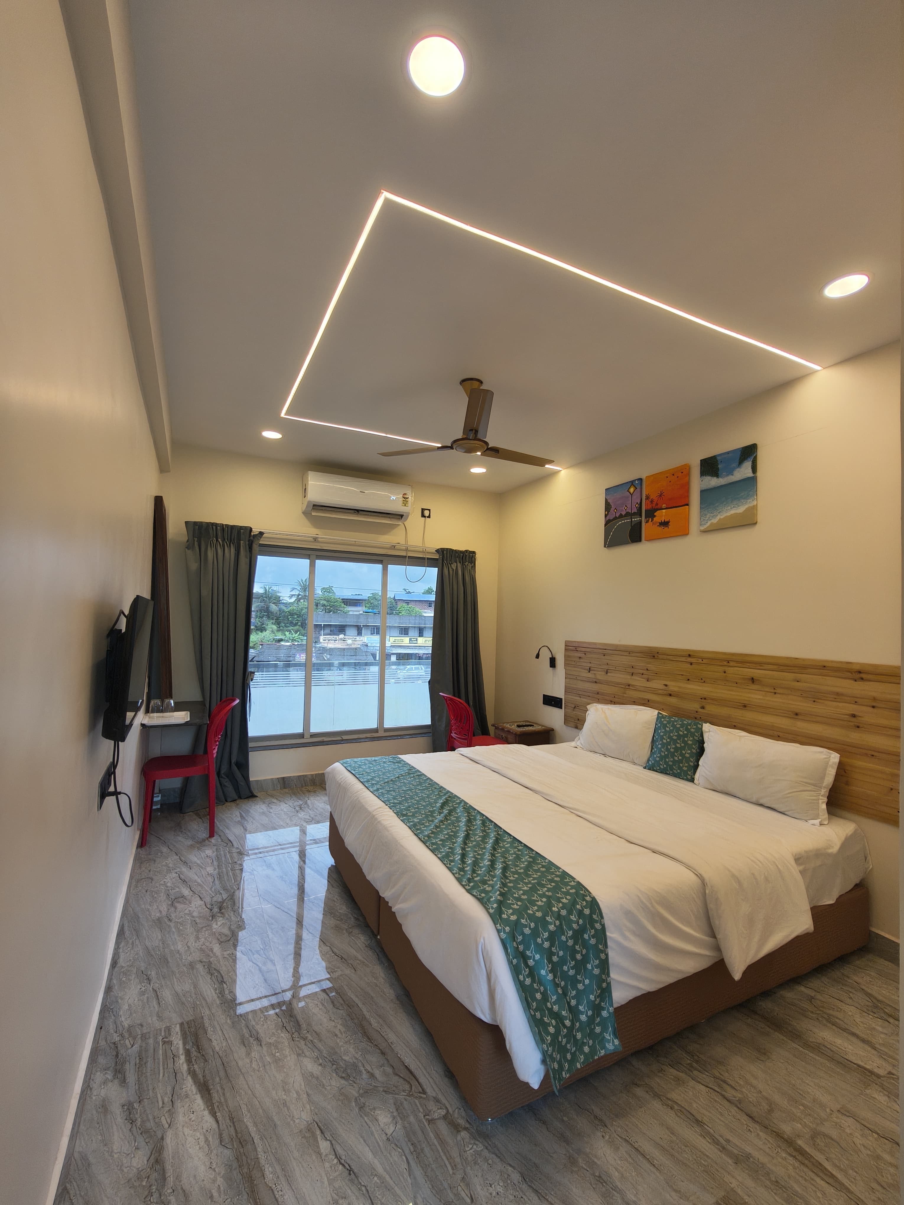 Hotel Taarangan Inn - Tap to explore photos