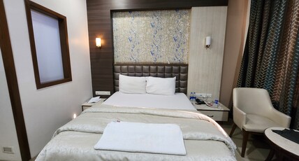 Sarovar Residency Room Type - Deluxe room