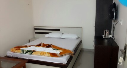 HOTEL MANOHAR RESIDENCY Room Type - DELUXE AC ROOM