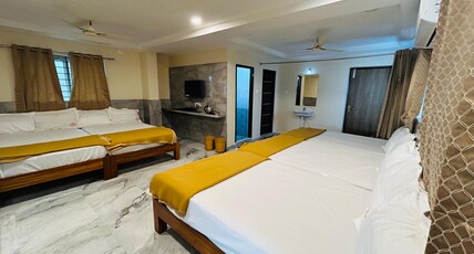 Hotel Sri Ganesh Residency Room Type - Quadruple Room With Mountain View (10 People + Children)