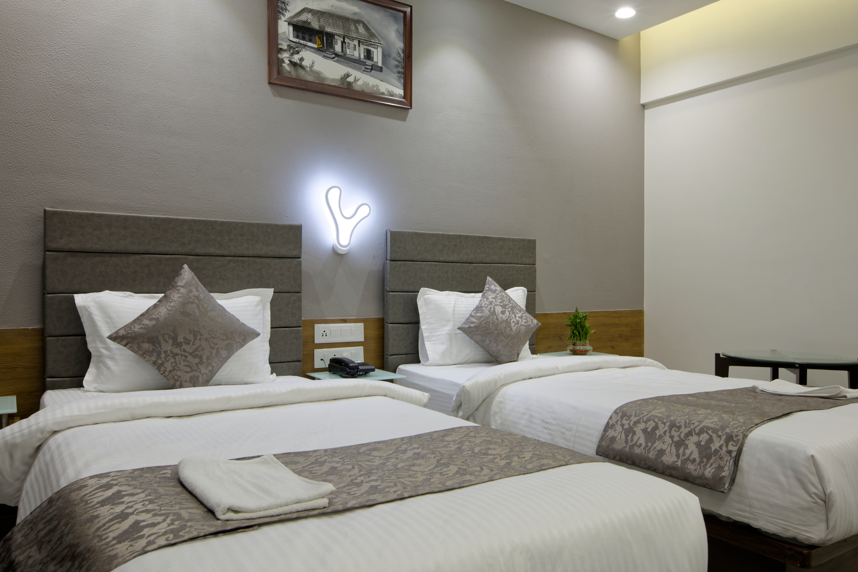 HOTEL AURELLIA - Tap to explore photos