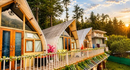 Peakaboo Room Type - Cottage with 180 degree mountain view