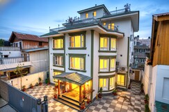 Hotel Mountain Nest (1Min walk to Dal Lake)