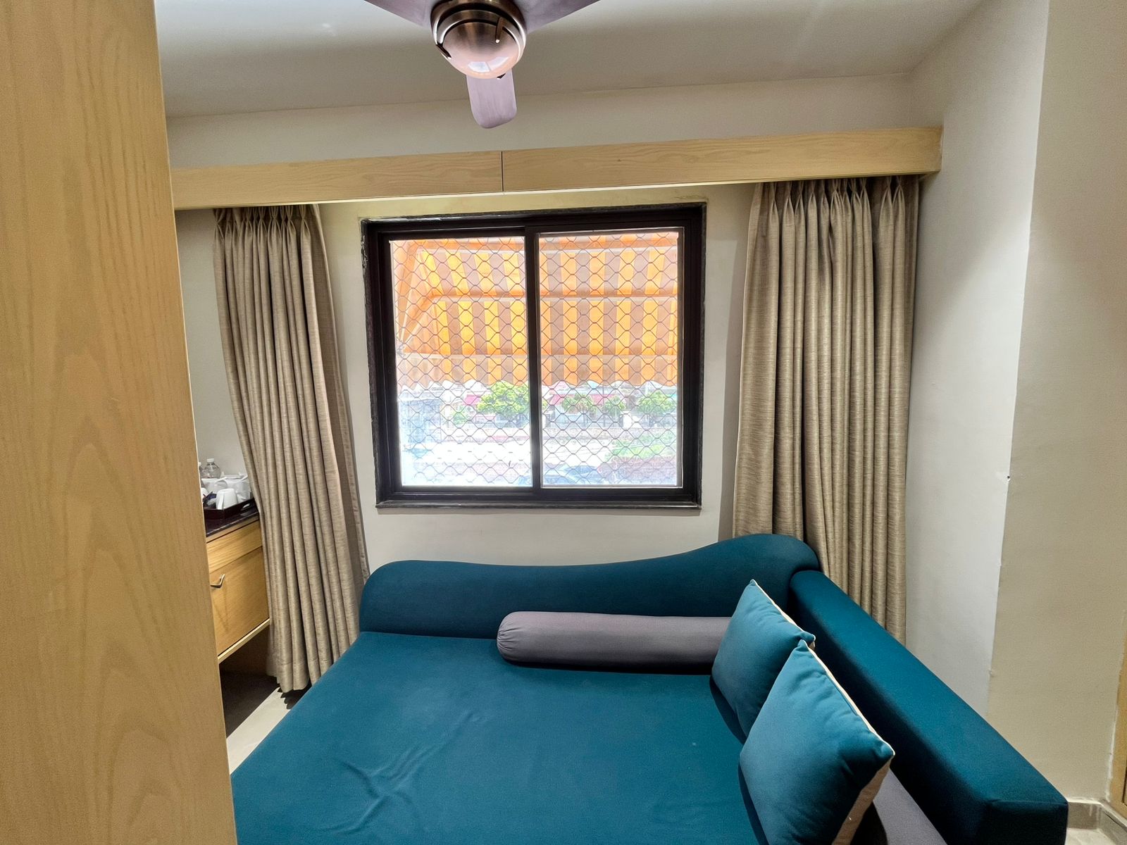 Hotel Sar Kamla Dham - 10Mins walking from ISKCON Temple - Tap to explore photos